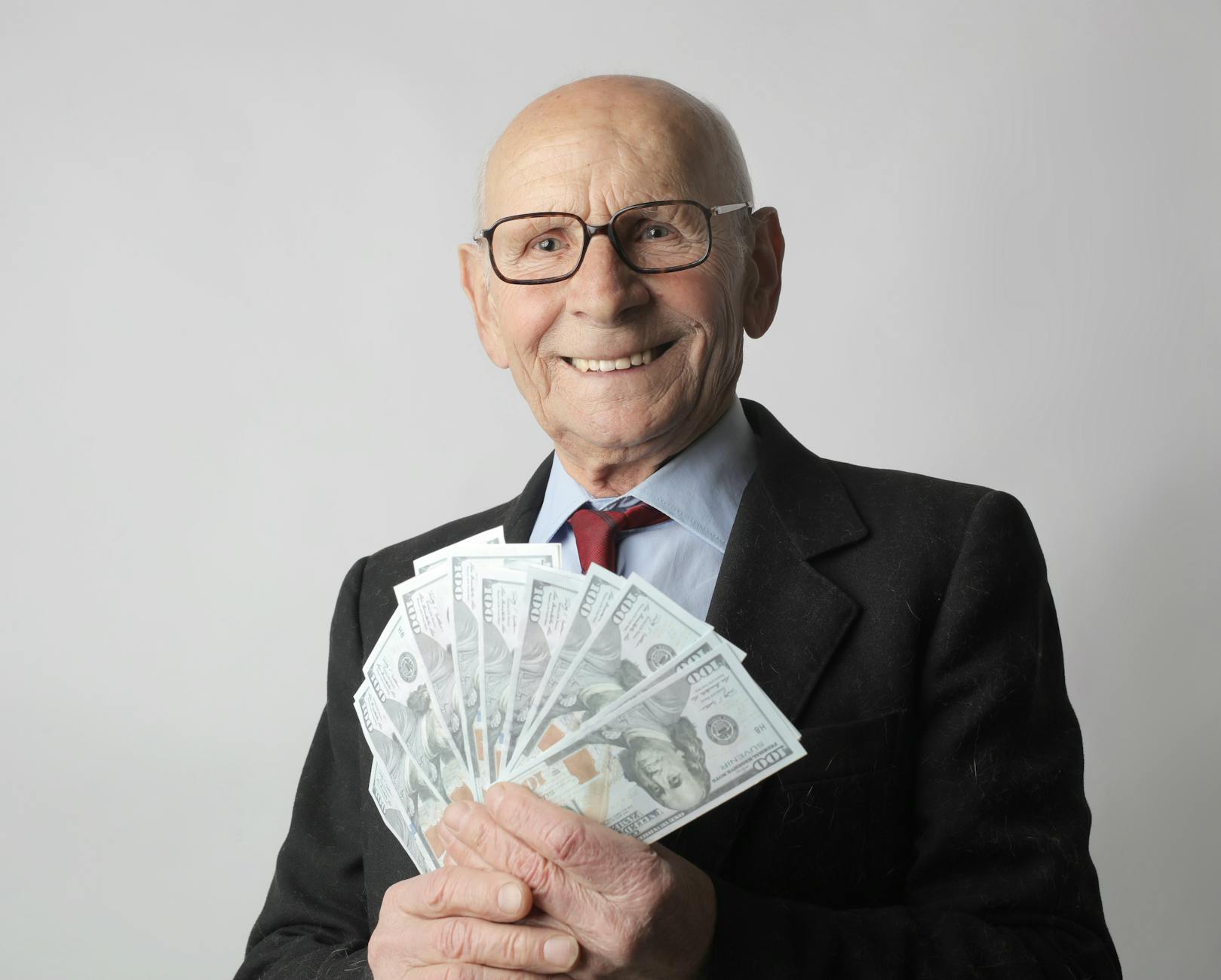 Best SEP IRA vs Solo 401(k) for Freelancers in 2026: Contribution Limits and Tax Benefits