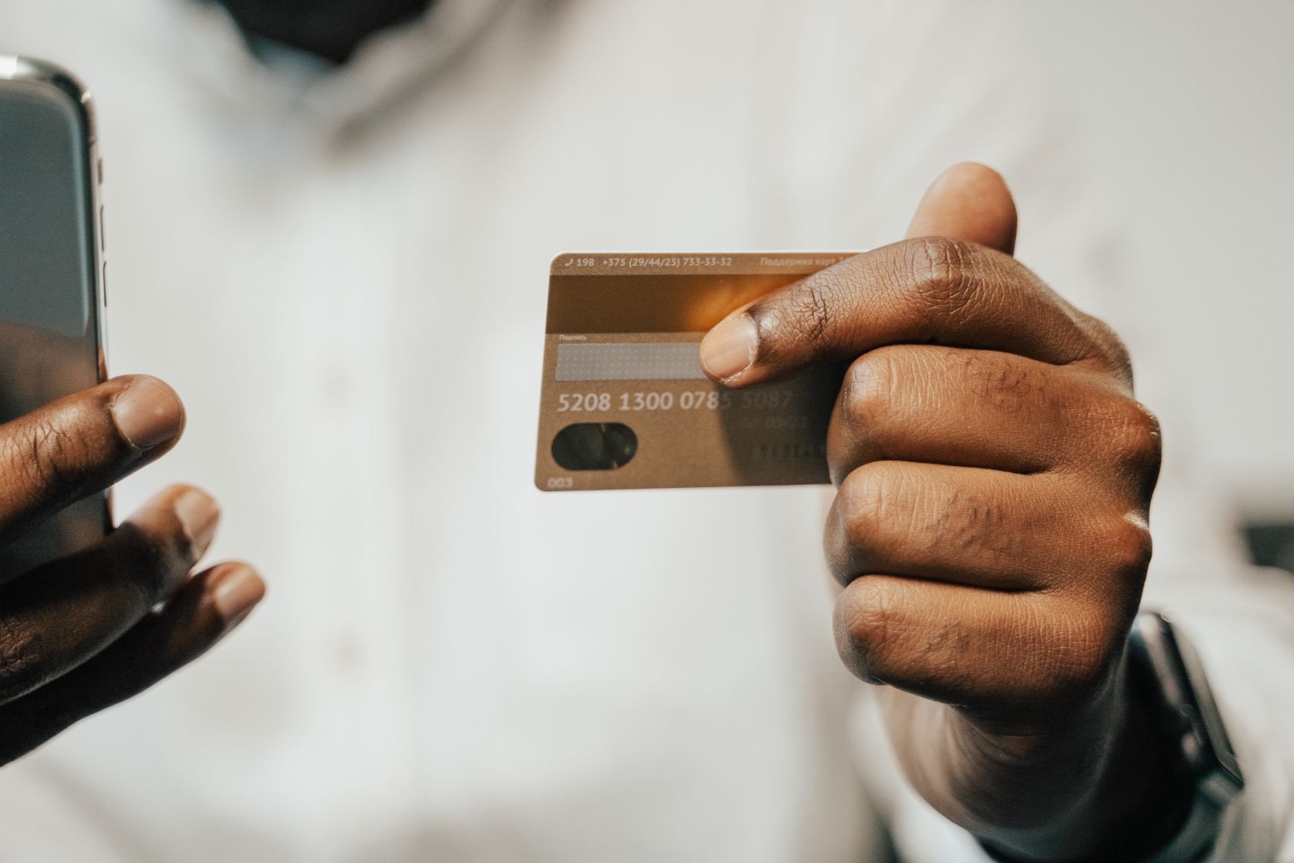 Best Credit Cards for Building Wealth in 2026: Cash Back vs Travel Rewards Analysis
