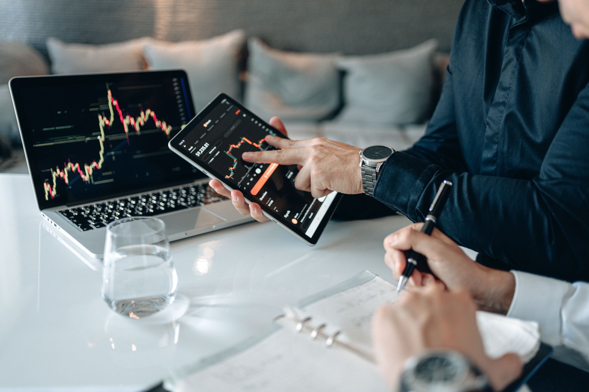 Best Robo-Advisors in 2026: Betterment vs Wealthfront vs Vanguard Digital